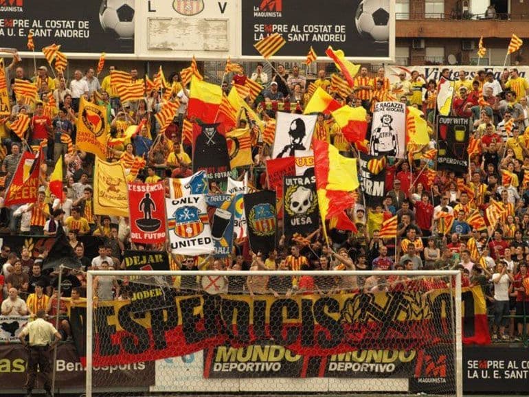 Desperdicis in the stands