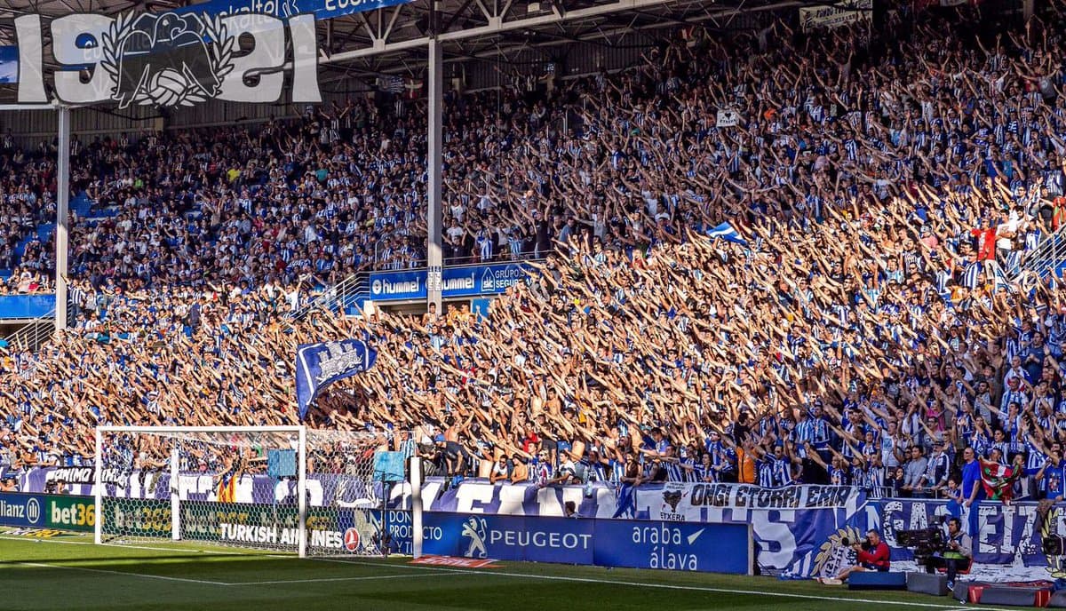 Iraultza 1921 in the stands