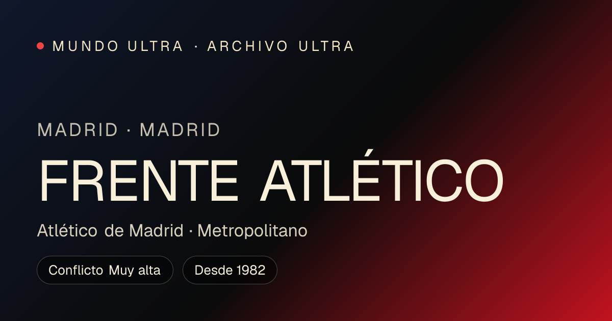 Afición con bengalas y ambiente de alto voltaje