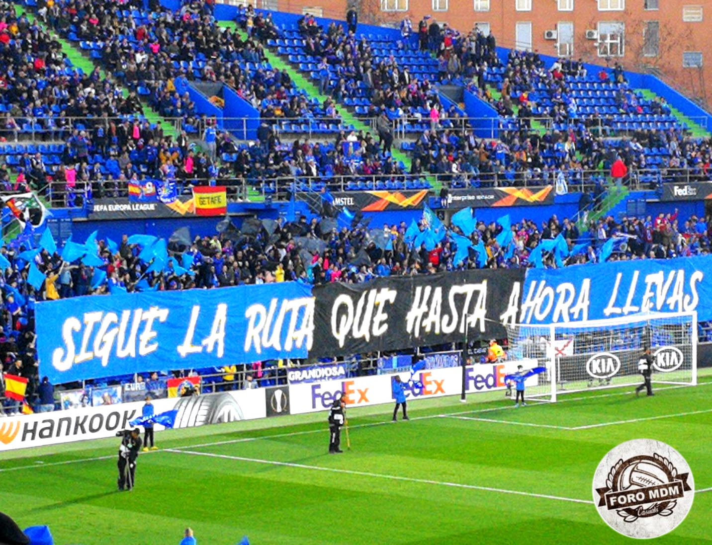 Tifo y fondo de Comandos Azules en el Coliseum